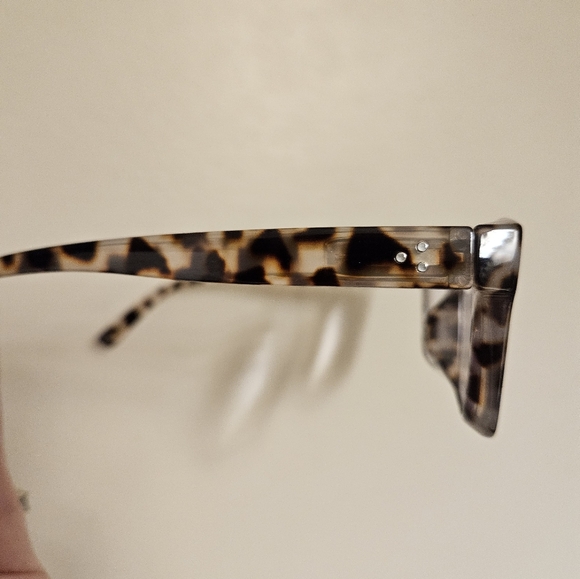 EUC Women’s Oversized Retro Tortoise Square +1.5 reading glasses - Picture 4 of 4
